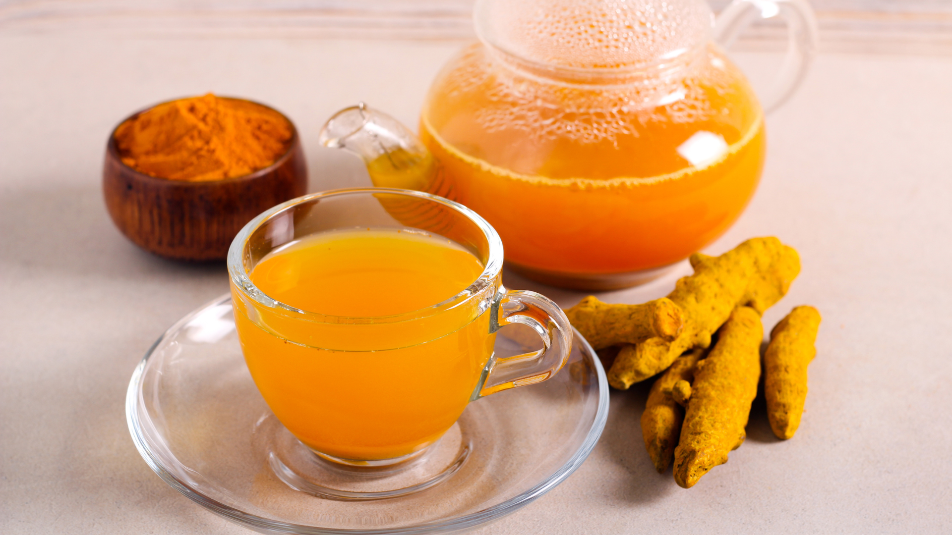 Ginger and turmeric detox drink - drinks that burn belly fat